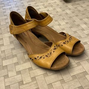 Rockport strappy sandal size 8.5